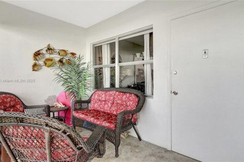 Condominio en venta en Hallandale Beach, Florida, 1 dormitorio, 72.46 m2 № 1714376 - foto 16