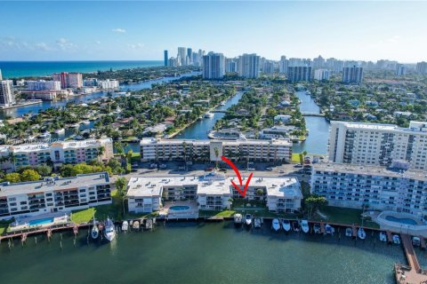 Condominio en venta en Hallandale Beach, Florida, 1 dormitorio, 72.46 m2 № 1714376 - foto 29