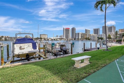 Condominio en venta en Hallandale Beach, Florida, 1 dormitorio, 72.46 m2 № 1714376 - foto 24