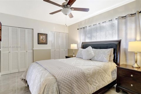 Condominio en venta en Hallandale Beach, Florida, 1 dormitorio, 72.46 m2 № 1714376 - foto 11