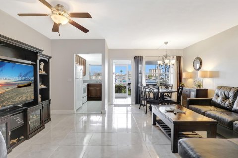 Condominio en venta en Hallandale Beach, Florida, 1 dormitorio, 72.46 m2 № 1714376 - foto 3