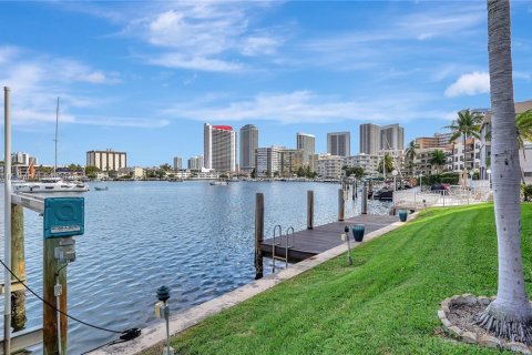 Condominio en venta en Hallandale Beach, Florida, 1 dormitorio, 72.46 m2 № 1714376 - foto 22