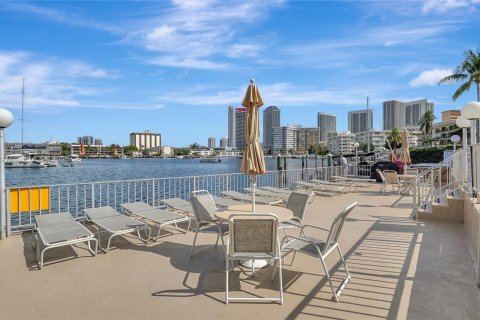 Condominio en venta en Hallandale Beach, Florida, 1 dormitorio, 72.46 m2 № 1714376 - foto 26