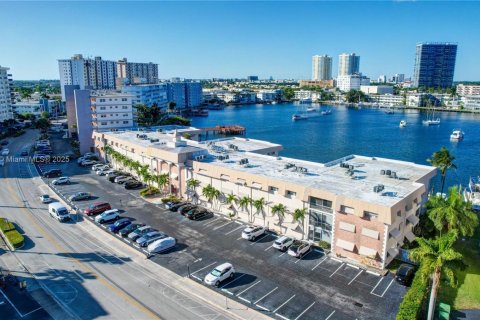 Condominio en venta en Hallandale Beach, Florida, 1 dormitorio, 72.46 m2 № 1714376 - foto 30