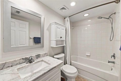 Condo in Largo, Florida, 2 bedrooms  № 2345439 - photo 16