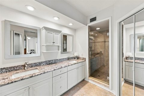 Condo in Largo, Florida, 2 bedrooms  № 2345439 - photo 27
