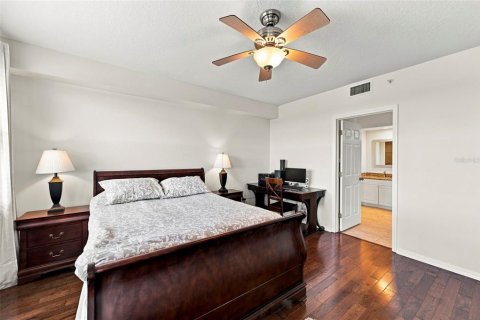 Condo in Largo, Florida, 2 bedrooms  № 2345439 - photo 28