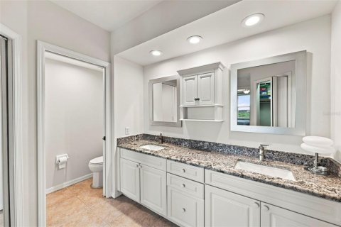 Condo in Largo, Florida, 2 bedrooms  № 2345439 - photo 13