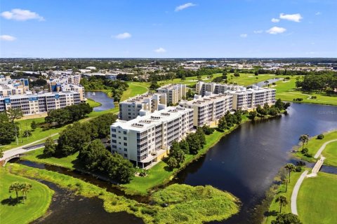 Condo in Largo, Florida, 2 bedrooms  № 2345439 - photo 4
