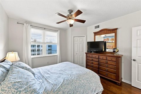 Condo in Largo, Florida, 2 bedrooms  № 2345439 - photo 15