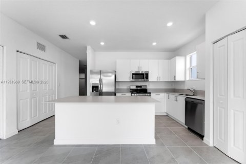 Villa ou maison à louer à Homestead, Floride: 3 chambres, 215.44 m2 № 2042272 - photo 11