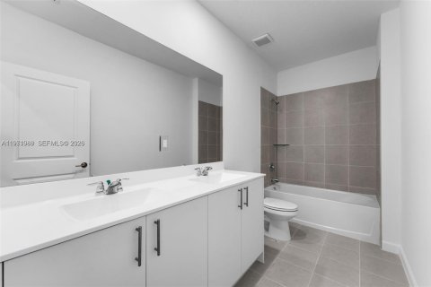 Villa ou maison à louer à Homestead, Floride: 3 chambres, 215.44 m2 № 2042272 - photo 19