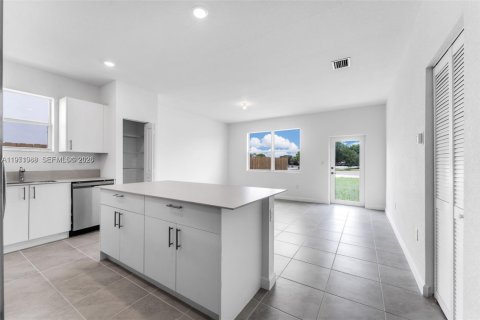 Villa ou maison à louer à Homestead, Floride: 3 chambres, 215.44 m2 № 2042272 - photo 10