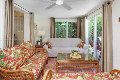 House in Wilton Manors, Florida 4 bedrooms, 150.87 sq.m. № 1890009 - photo 28