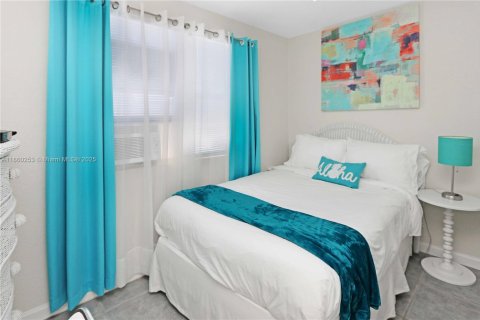 House in Wilton Manors, Florida 4 bedrooms, 150.87 sq.m. № 1890009 - photo 20