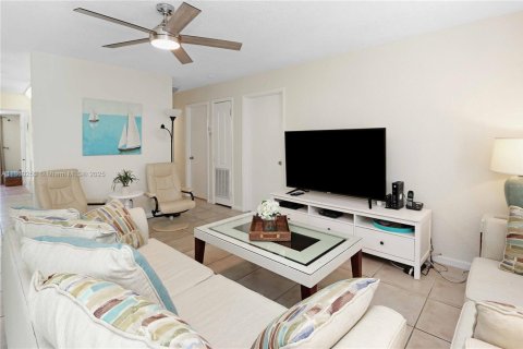House in Wilton Manors, Florida 4 bedrooms, 150.87 sq.m. № 1890009 - photo 4
