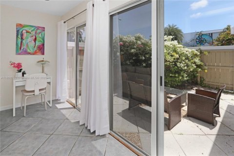 House in Wilton Manors, Florida 4 bedrooms, 150.87 sq.m. № 1890009 - photo 21