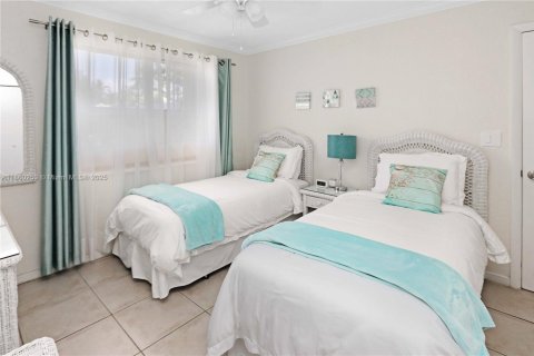 House in Wilton Manors, Florida 4 bedrooms, 150.87 sq.m. № 1890009 - photo 18