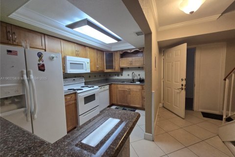 Condominio en alquiler en Miami, Florida, 1 dormitorio, 104.52 m2 № 1955587 - foto 6