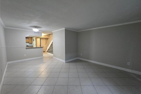 Condominio en alquiler en Miami, Florida, 1 dormitorio, 104.52 m2 № 1955587 - foto 10