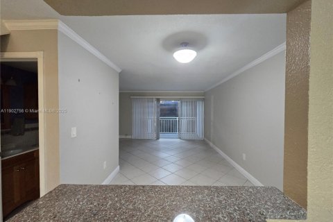 Condominio en alquiler en Miami, Florida, 1 dormitorio, 104.52 m2 № 1955587 - foto 8