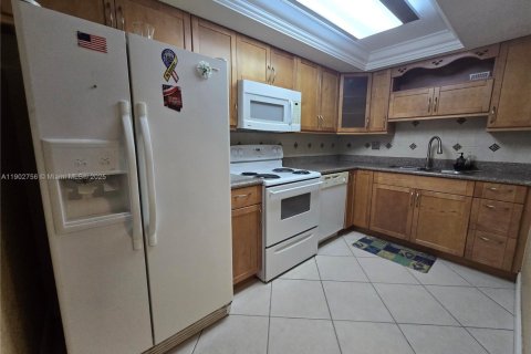 Condominio en alquiler en Miami, Florida, 1 dormitorio, 104.52 m2 № 1955587 - foto 7