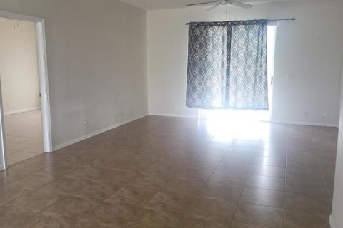 Casa en venta en Port St. Lucie, Florida, 4 dormitorios, 153.29 m2 № 2382696 - foto 8