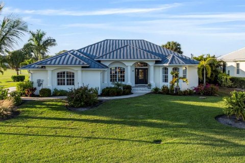 House in Placida, Florida 4 bedrooms, 252.79 sq.m. № 2142328