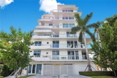 Condo in Bay Harbor Islands, Florida, 3 bedrooms  № 2243627