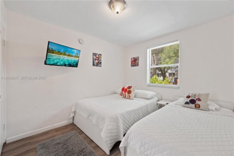 House in Miami, Florida 3 bedrooms, 74.69 sq.m. № 2086391 - photo 11