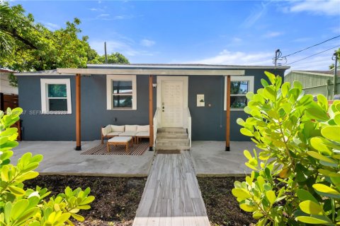 House in Miami, Florida 3 bedrooms, 74.69 sq.m. № 2086391 - photo 16