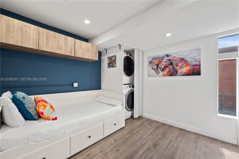 House in Miami, Florida 3 bedrooms, 74.69 sq.m. № 2086391 - photo 13