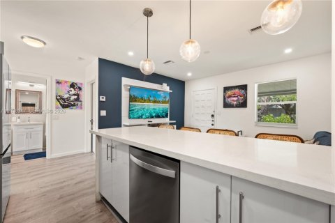 House in Miami, Florida 3 bedrooms, 74.69 sq.m. № 2086391 - photo 5
