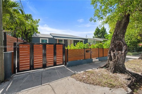 House in Miami, Florida 3 bedrooms, 74.69 sq.m. № 2086391