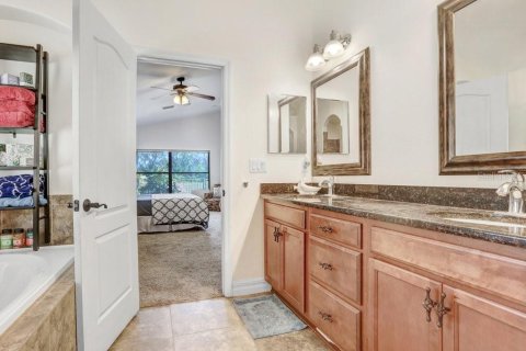 House in Fish Hawk, Florida 4 bedrooms, 300.07 sq.m. № 2220527 - photo 21
