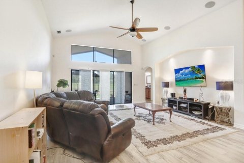 House in Fish Hawk, Florida 4 bedrooms, 300.07 sq.m. № 2220527 - photo 9
