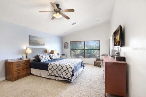 House in Fish Hawk, Florida 4 bedrooms, 300.07 sq.m. № 2220527 - photo 18