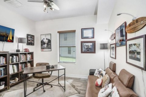 House in Fish Hawk, Florida 4 bedrooms, 300.07 sq.m. № 2220527 - photo 23