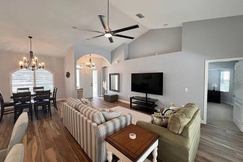 House in Punta Gorda, Florida 3 bedrooms, 155.33 sq.m. № 2205138 - photo 3