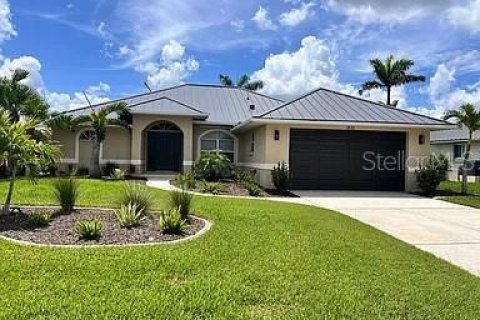 House in Punta Gorda, Florida 3 bedrooms, 155.33 sq.m. № 2205138