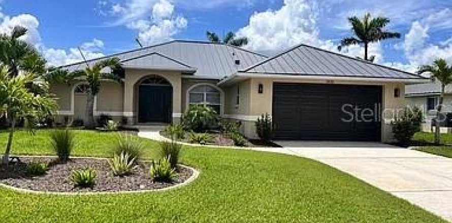 House in Punta Gorda, Florida 3 bedrooms, 155.33 sq.m. № 2205138