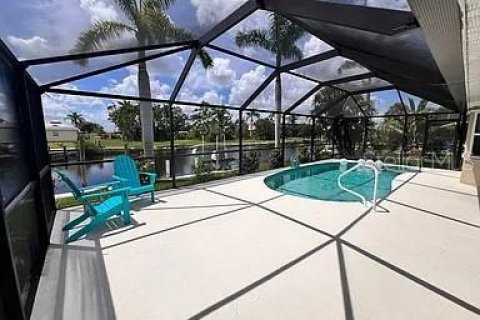 House in Punta Gorda, Florida 3 bedrooms, 155.33 sq.m. № 2205138 - photo 20