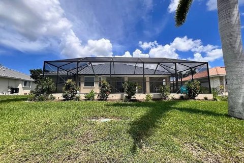 House in Punta Gorda, Florida 3 bedrooms, 155.33 sq.m. № 2205138 - photo 24