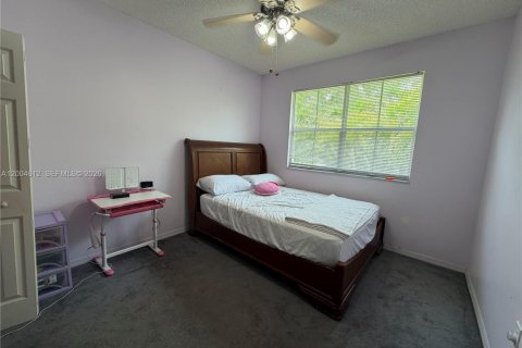 House in Pembroke Pines, Florida 5 bedrooms, 248.79 sq.m. № 2337572 - photo 12