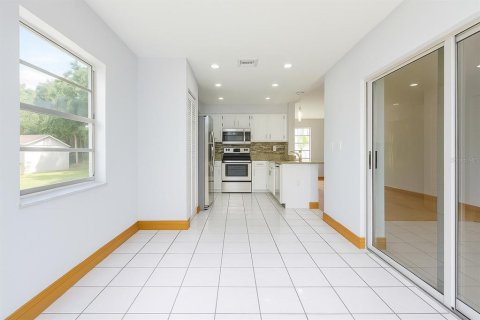 House in Spring Hill, Florida 2 bedrooms, 146.32 sq.m. № 1913764 - photo 12