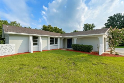 House in Spring Hill, Florida 2 bedrooms, 146.32 sq.m. № 1913764 - photo 2
