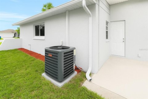 House in Spring Hill, Florida 2 bedrooms, 146.32 sq.m. № 1913764 - photo 19