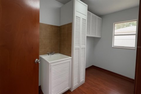 House in Spring Hill, Florida 2 bedrooms, 146.32 sq.m. № 1913764 - photo 18