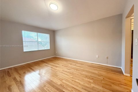 Villa ou maison à louer à Hollywood, Floride: 3 chambres, 190.08 m2 № 1924212 - photo 18