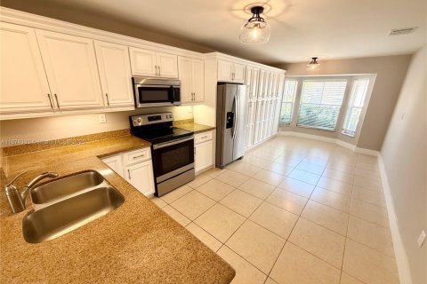 Villa ou maison à louer à Hollywood, Floride: 3 chambres, 190.08 m2 № 1924212 - photo 11